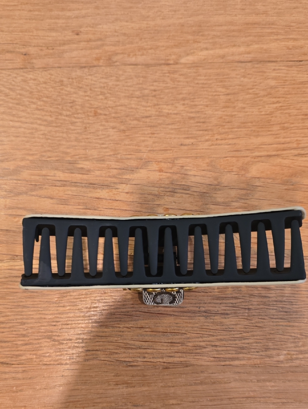 GG Hair Claw Clip - Picture 5 of 6